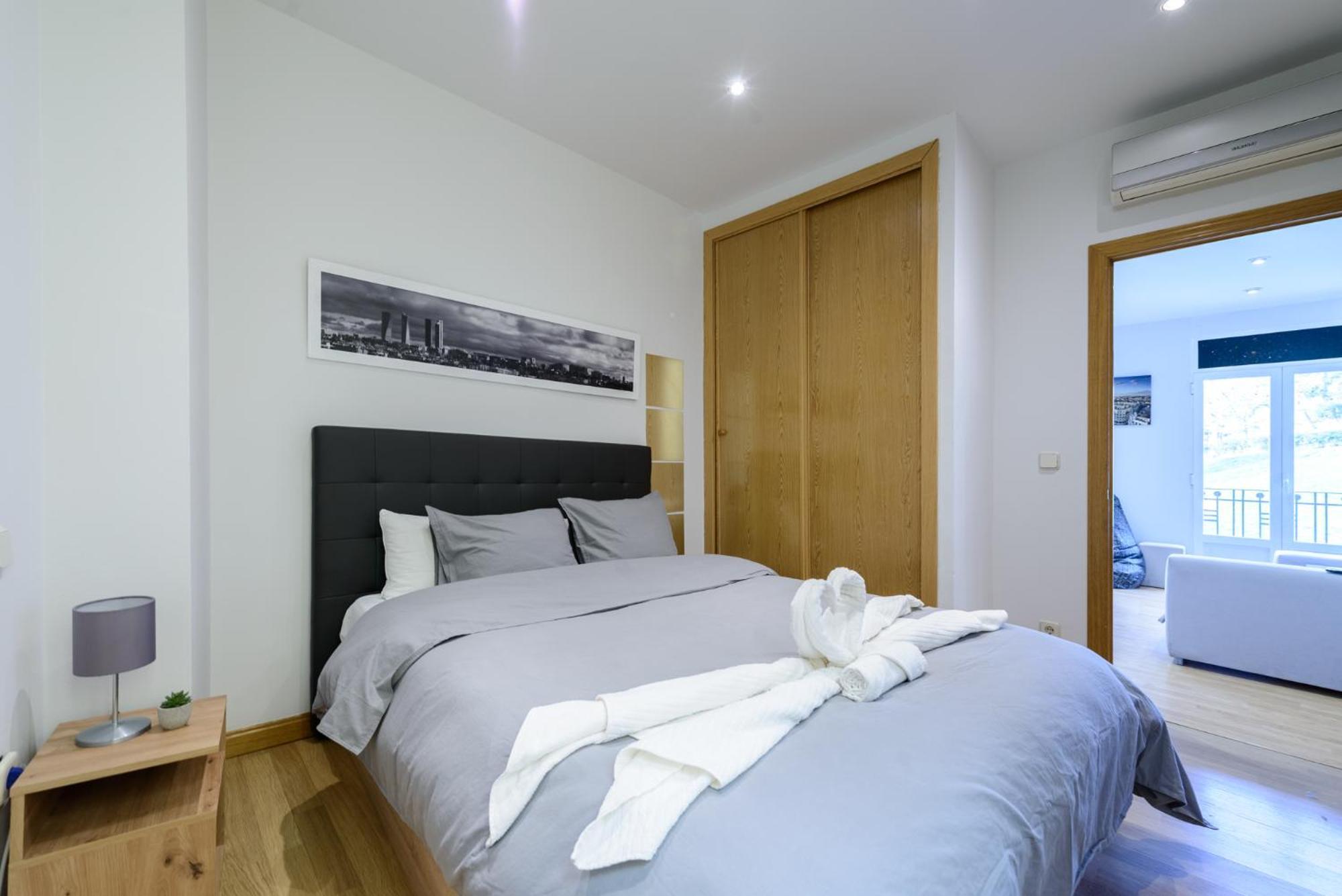 Amplio Piso En Madrid Centro Con Vistas Al Templo De Debod Apartment Exterior photo